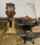 3 anvils and cast iron vice