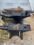 3 anvils and cast iron vice